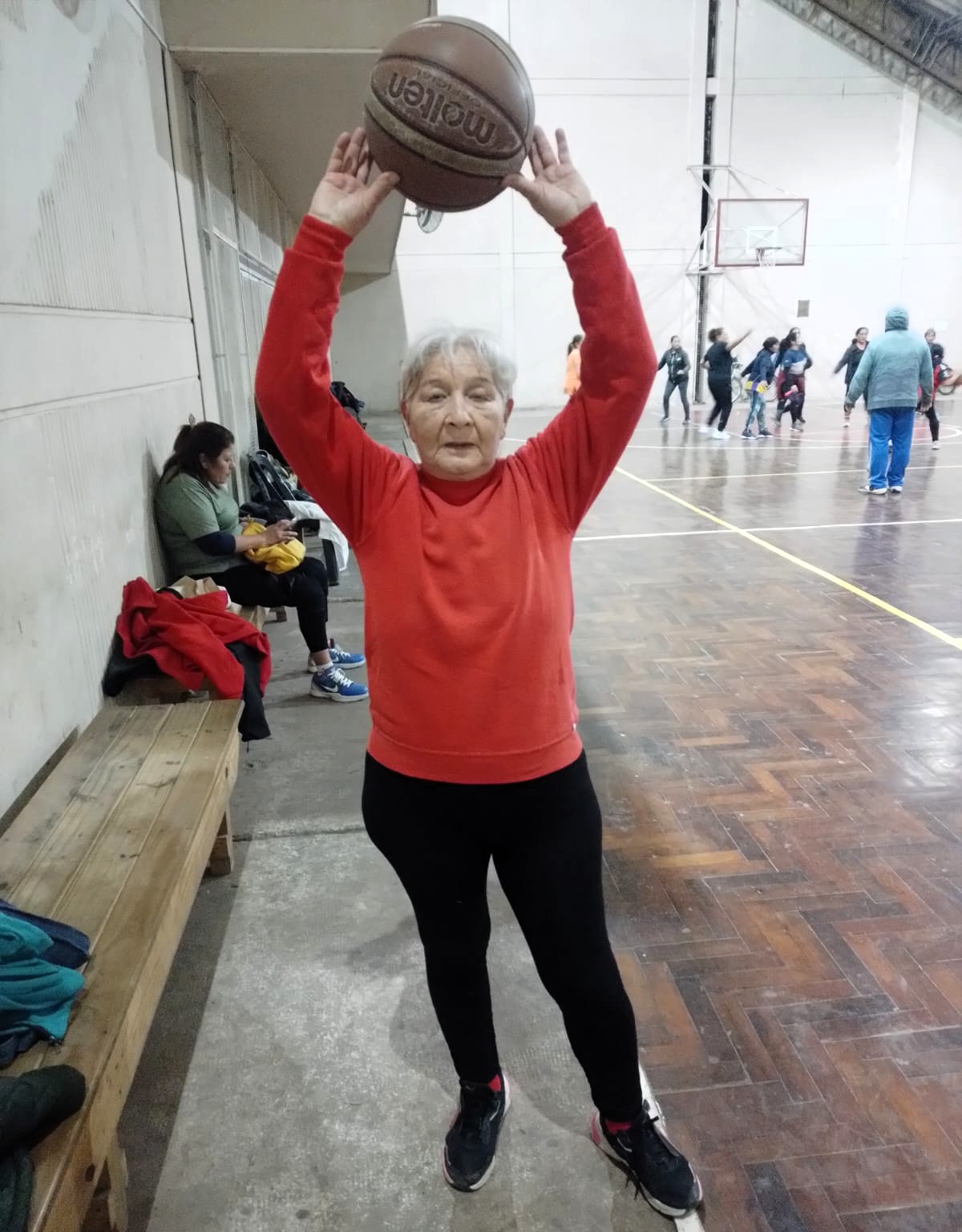 A Rita Elizabeth Gerez el básquet le salvó la vida y a los 71 años lo disfruta muy felIz