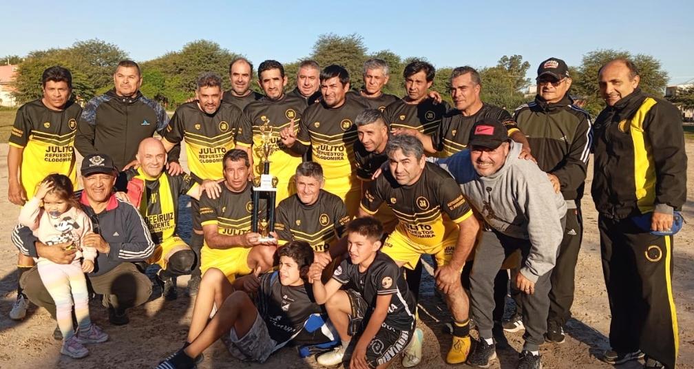 Liga Leafase: Repuestos Julito y Recordando se quedaron con las Copas Ciudad de Clodomira